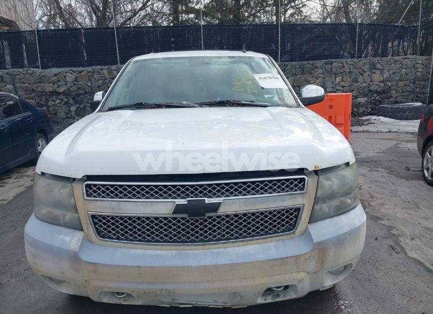 Photo 12 of 2011 Chevrolet Tahoe LTZ (VIN 1GNSKCE03BR116943)