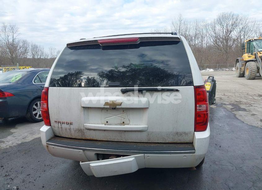 Photo 16 of 2011 Chevrolet Tahoe LTZ (VIN 1GNSKCE03BR116943)