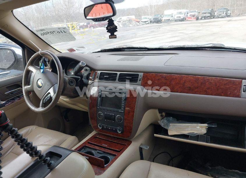 Photo 5 of 2011 Chevrolet Tahoe LTZ (VIN 1GNSKCE03BR116943)