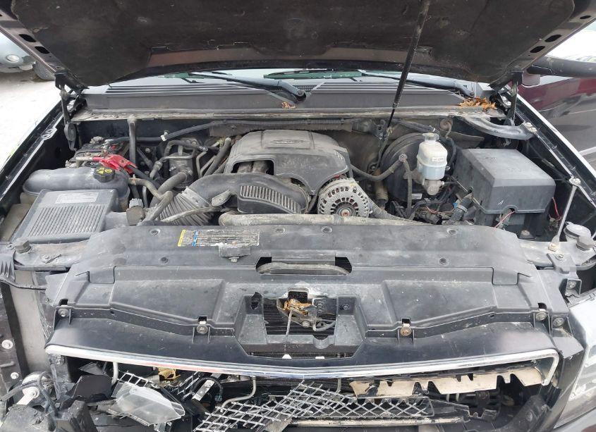 Photo 10 of 2011 Chevrolet Tahoe LTZ (VIN 1GNSKCE03BR232451)