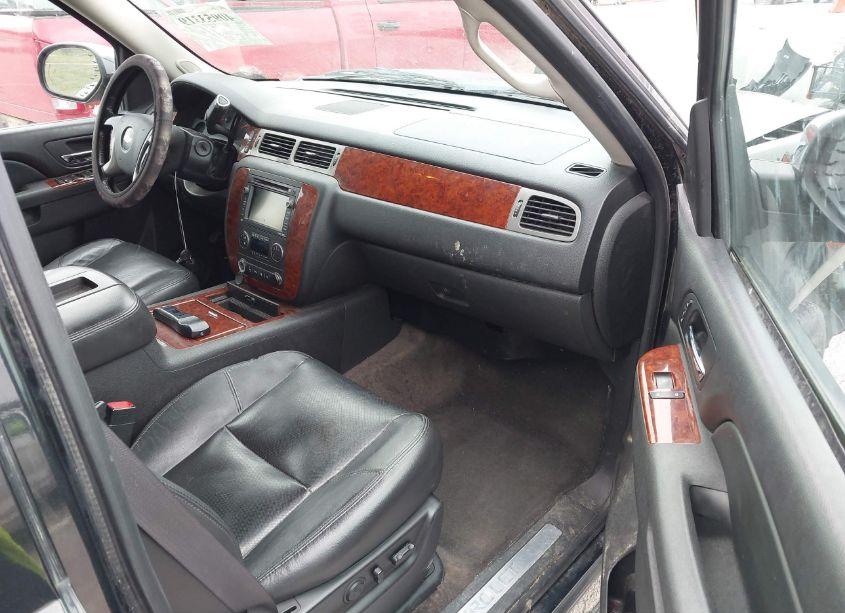 Photo 5 of 2011 Chevrolet Tahoe LTZ (VIN 1GNSKCE03BR232451)