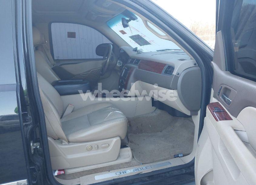 Photo 5 of 2011 Chevrolet Tahoe LTZ (VIN 1GNSKCE03BR304989)