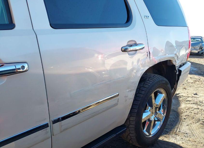 Photo 6 of 2011 Chevrolet Tahoe LTZ (VIN 1GNSKCE03BR381930)