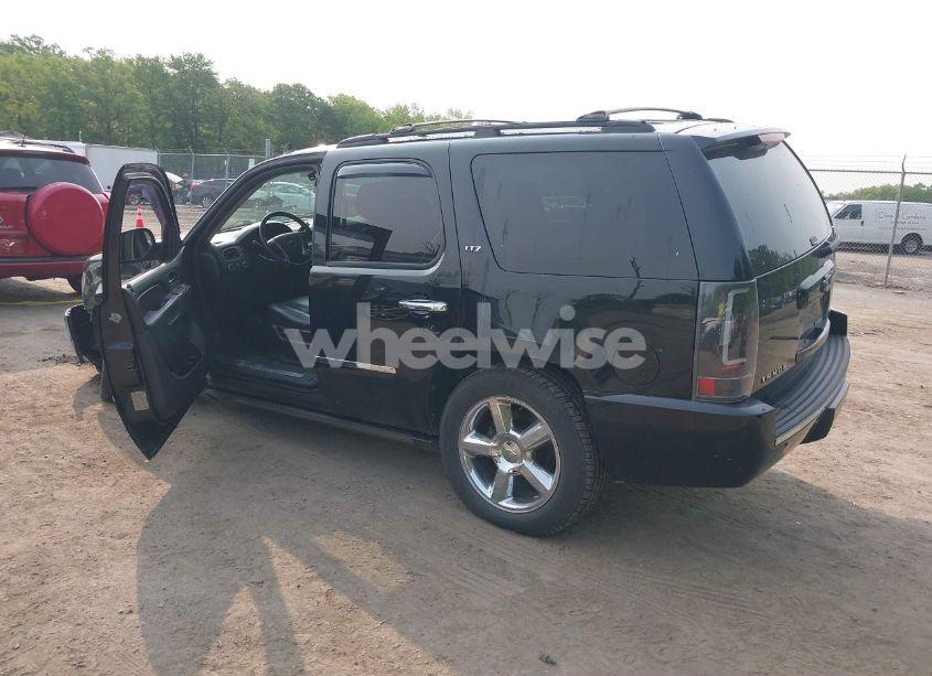 Photo 3 of 2012 Chevrolet Tahoe LTZ (VIN 1GNSKCE03CR151791)