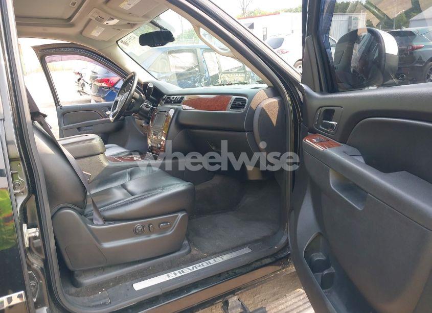 Photo 5 of 2012 Chevrolet Tahoe LTZ (VIN 1GNSKCE03CR151791)