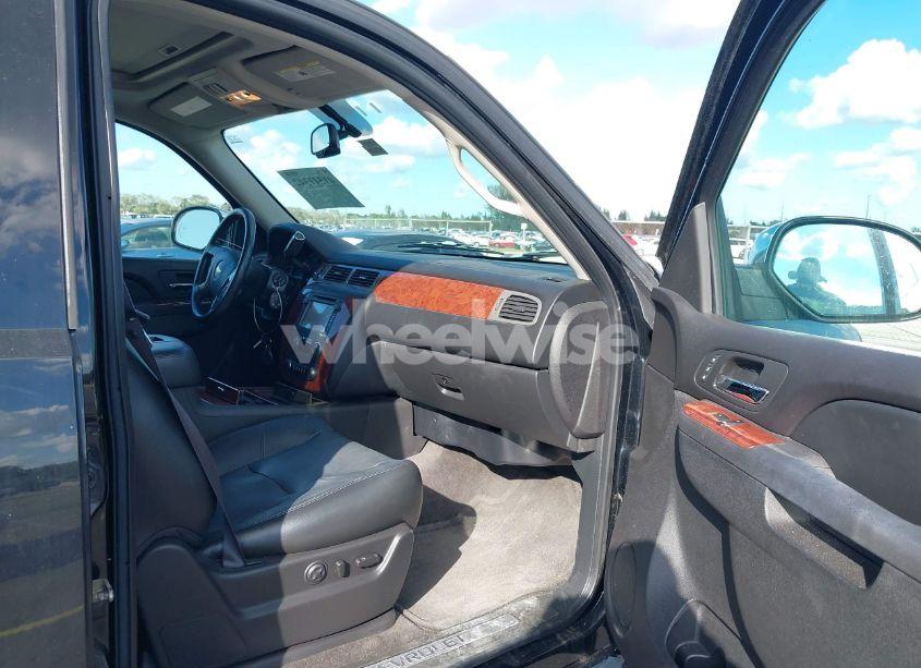 Photo 5 of 2012 Chevrolet Tahoe LTZ (VIN 1GNSKCE04CR218348)