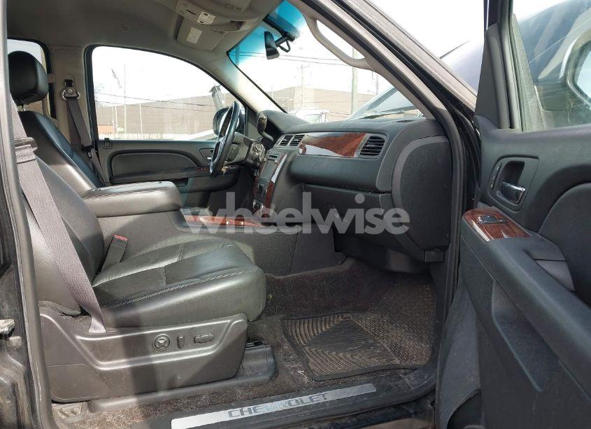 Photo 5 of 2012 Chevrolet Tahoe LTZ (VIN 1GNSKCE05CR239757)