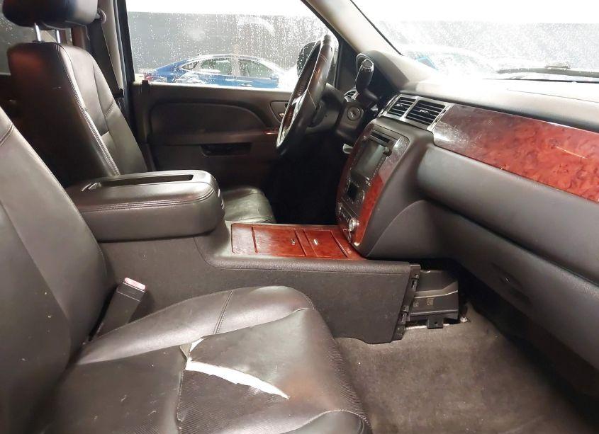 Photo 8 of 2013 Chevrolet Tahoe LTZ (VIN 1GNSKCE05DR266538)