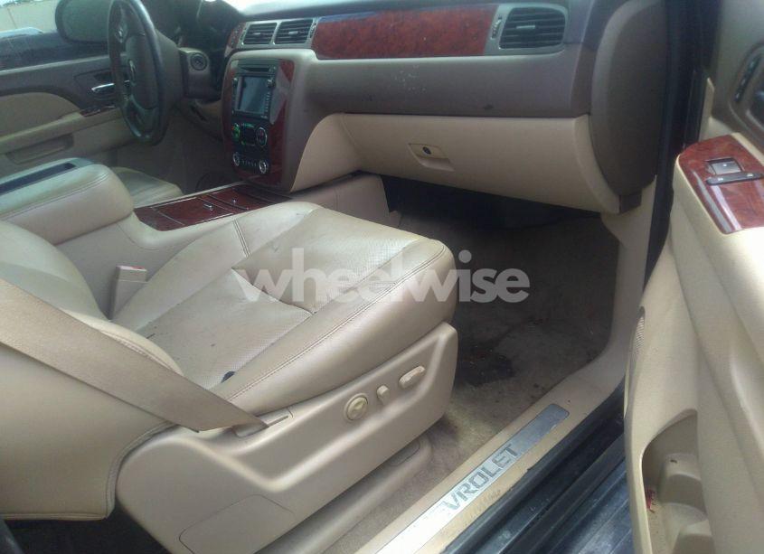 Photo 5 of 2011 Chevrolet Tahoe LTZ (VIN 1GNSKCE06BR174187)