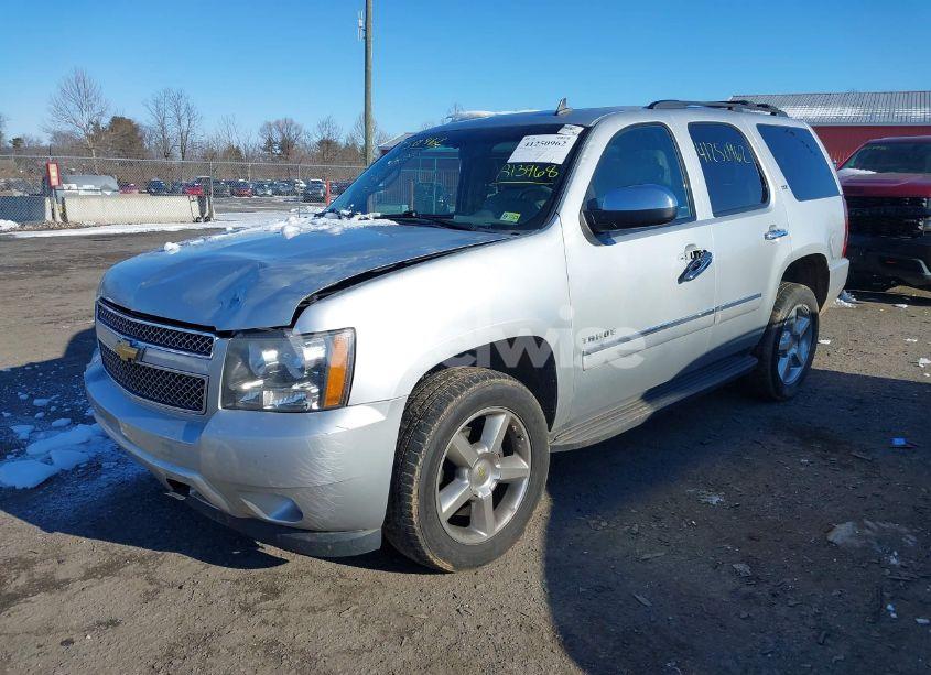 Photo 2 of 2013 Chevrolet Tahoe LTZ (VIN 1GNSKCE06DR134968)