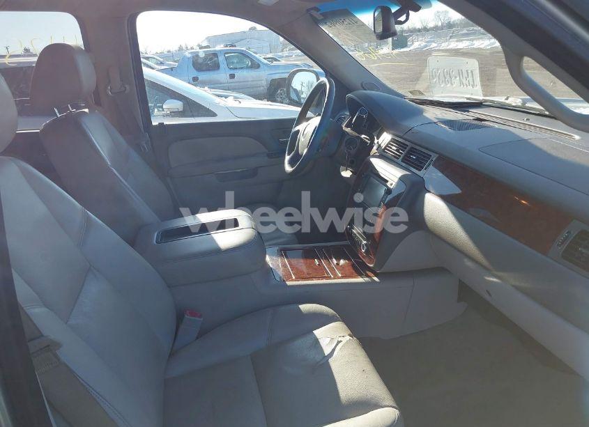 Photo 5 of 2013 Chevrolet Tahoe LTZ (VIN 1GNSKCE06DR134968)