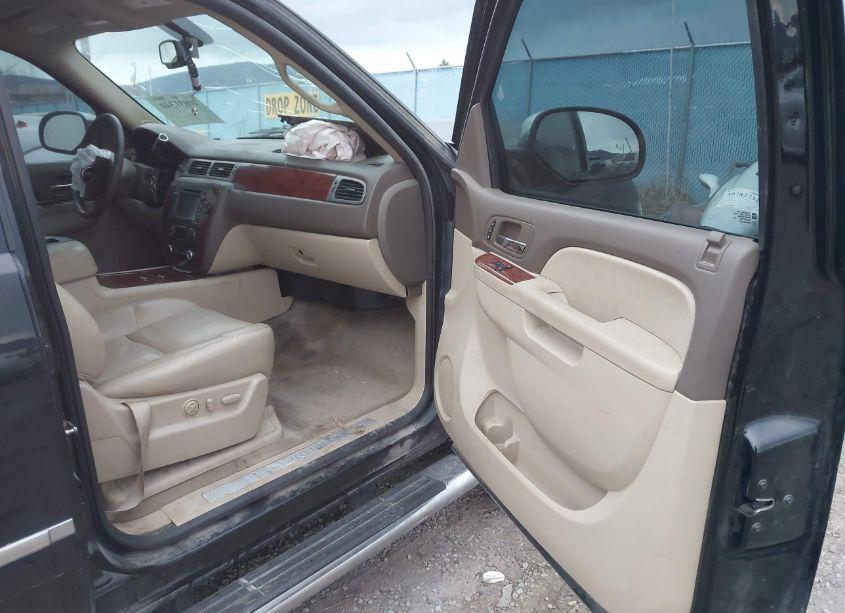 Photo 5 of 2013 Chevrolet Tahoe LTZ (VIN 1GNSKCE06DR378216)