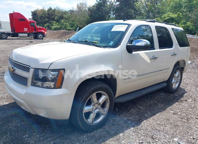 Photo 2 of 2013 Chevrolet Tahoe LTZ (VIN 1GNSKCE07DR326996)