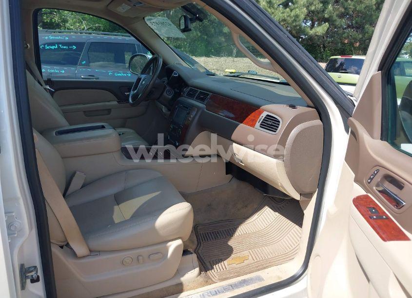 Photo 5 of 2013 Chevrolet Tahoe LTZ (VIN 1GNSKCE07DR326996)