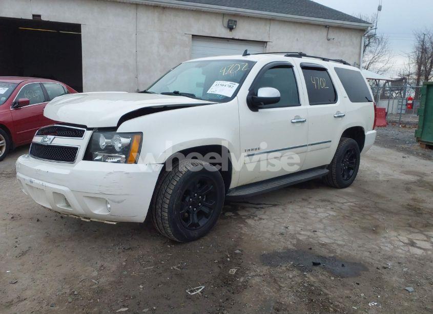 Photo 2 of 2014 Chevrolet Tahoe LTZ (VIN 1GNSKCE07ER177099)