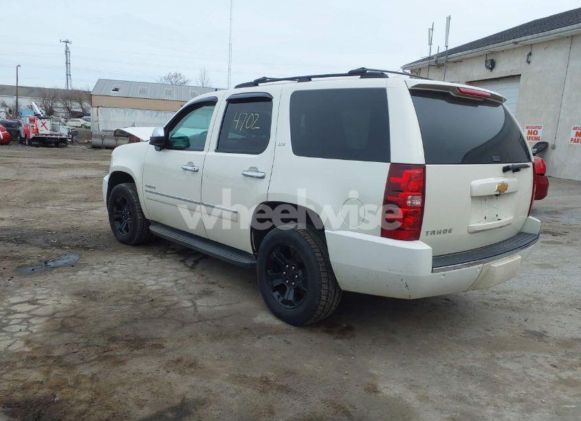 Photo 3 of 2014 Chevrolet Tahoe LTZ (VIN 1GNSKCE07ER177099)