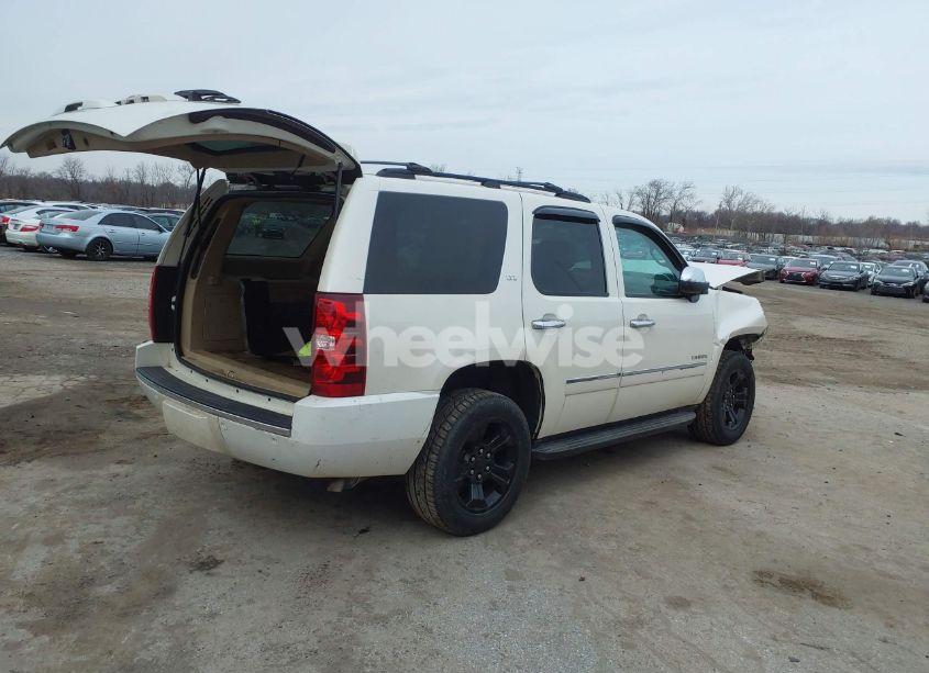 Photo 4 of 2014 Chevrolet Tahoe LTZ (VIN 1GNSKCE07ER177099)