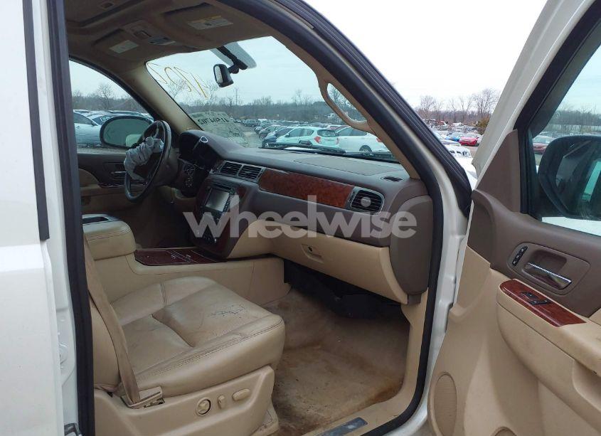 Photo 5 of 2014 Chevrolet Tahoe LTZ (VIN 1GNSKCE07ER177099)