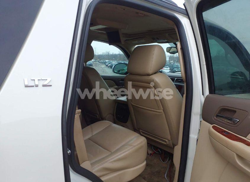 Photo 8 of 2014 Chevrolet Tahoe LTZ (VIN 1GNSKCE07ER177099)