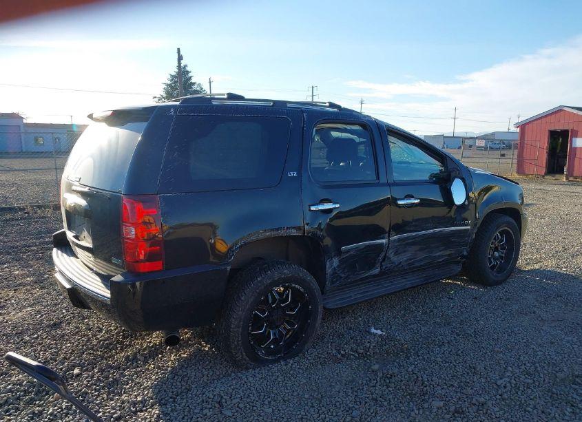 Photo 4 of 2011 Chevrolet Tahoe LTZ (VIN 1GNSKCE08BR143250)