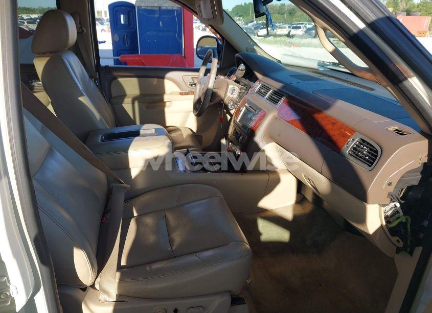 Photo 5 of 2011 Chevrolet Tahoe LTZ (VIN 1GNSKCE08BR383463)