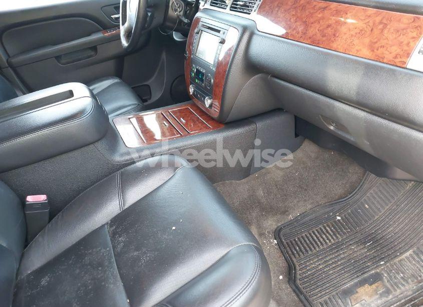 Photo 5 of 2012 Chevrolet Tahoe LTZ (VIN 1GNSKCE08CR289942)