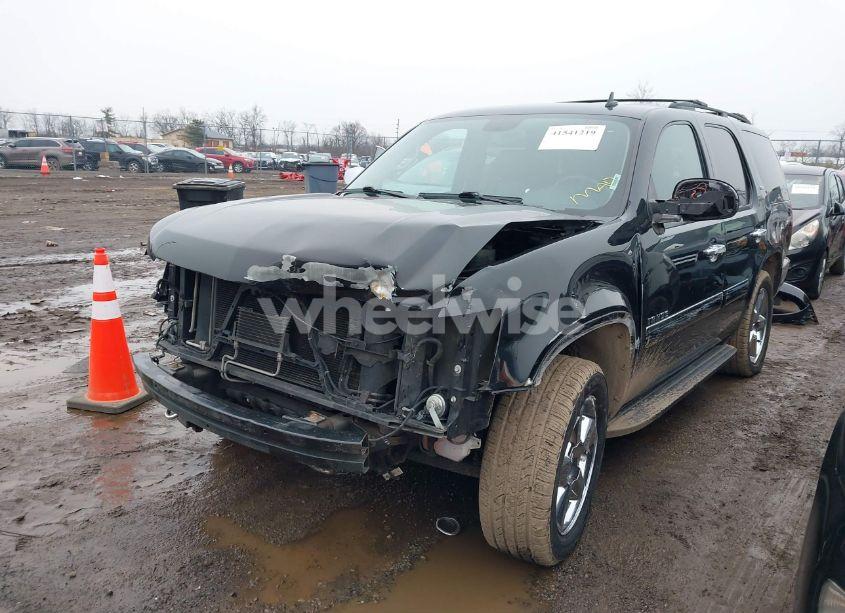 Photo 2 of 2013 Chevrolet Tahoe LTZ (VIN 1GNSKCE09DR173232)