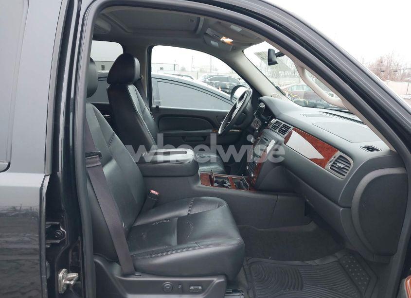 Photo 5 of 2013 Chevrolet Tahoe LTZ (VIN 1GNSKCE09DR173232)