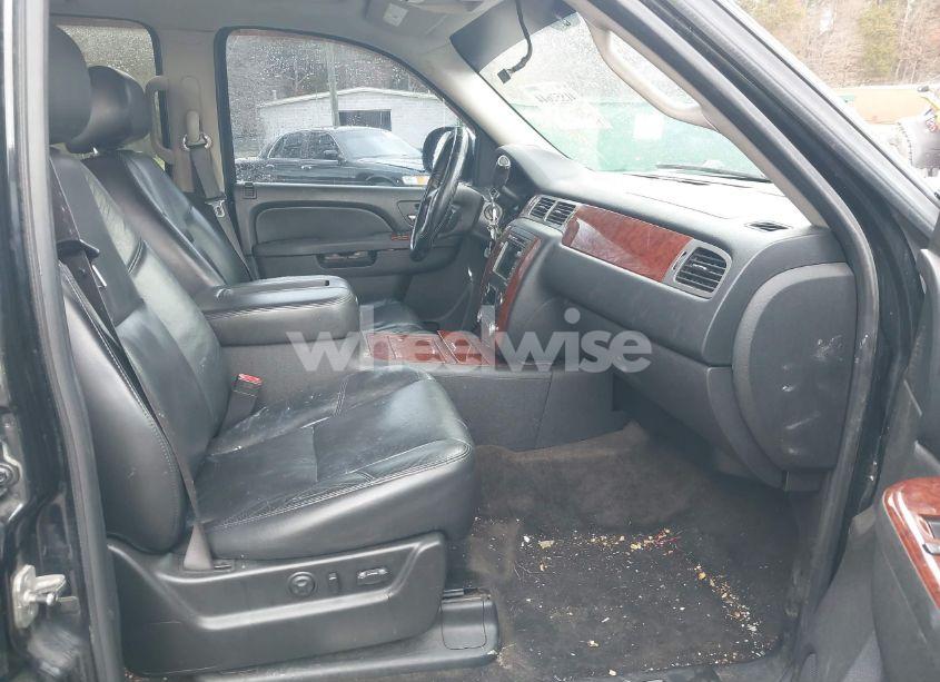 Photo 5 of 2011 Chevrolet Tahoe LTZ (VIN 1GNSKCE0XBR179991)