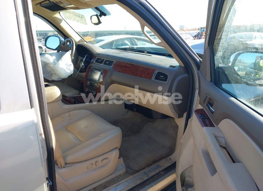 Photo 5 of 2013 Chevrolet Tahoe LTZ (VIN 1GNSKCE0XDR168217)