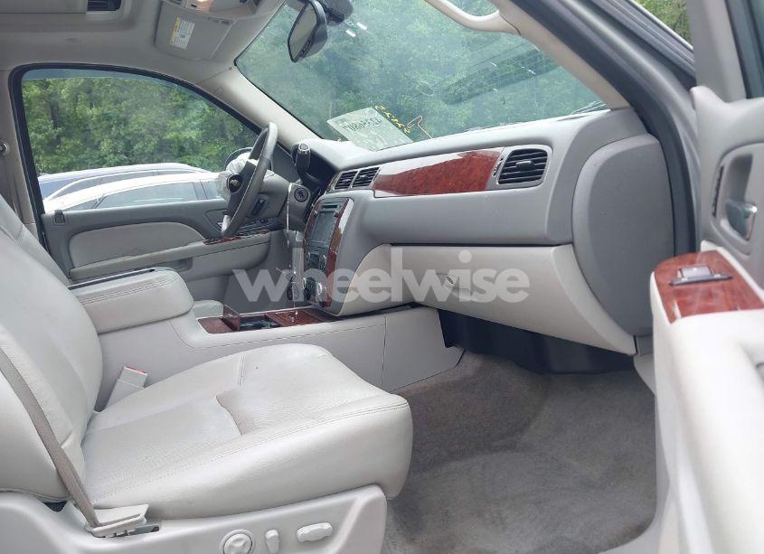 Photo 5 of 2013 Chevrolet Tahoe LTZ (VIN 1GNSKCE0XDR327432)