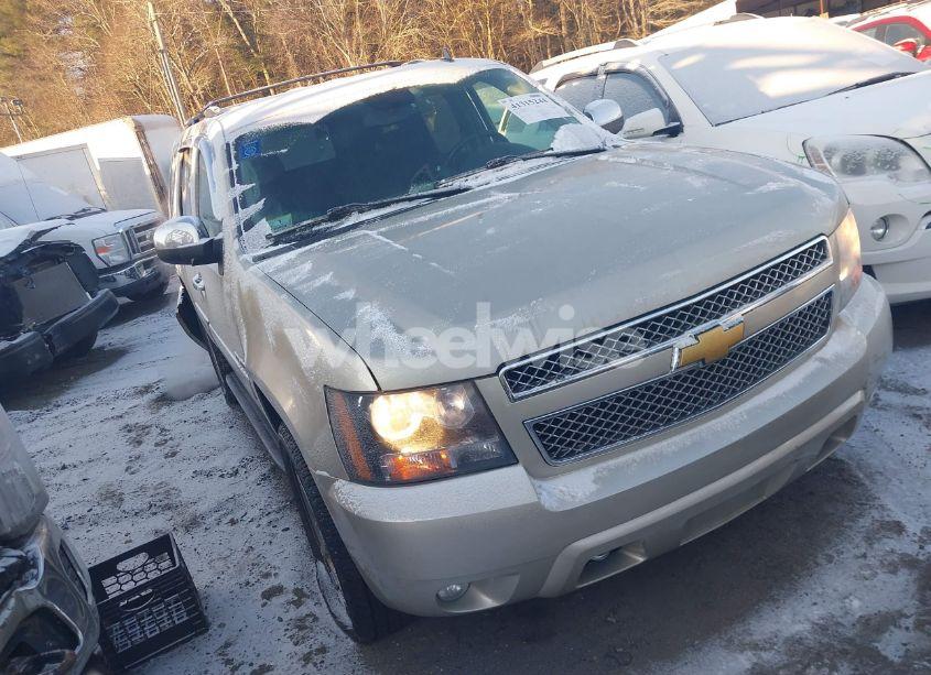 2013 Chevrolet Tahoe LTZ (VIN 1GNSKCE0XDR351410) main photo
