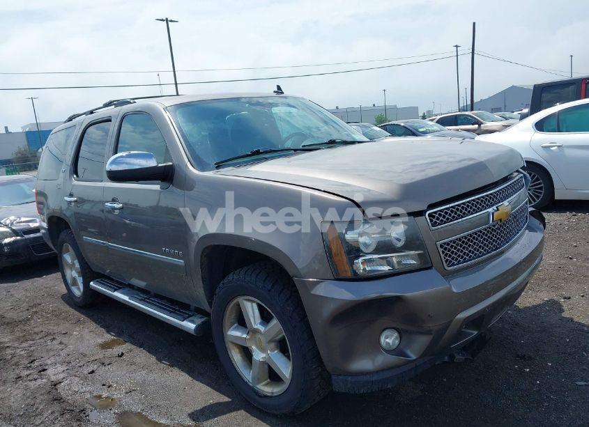 2013 Chevrolet Tahoe LTZ (VIN 1GNSKCE0XDR373858) main photo