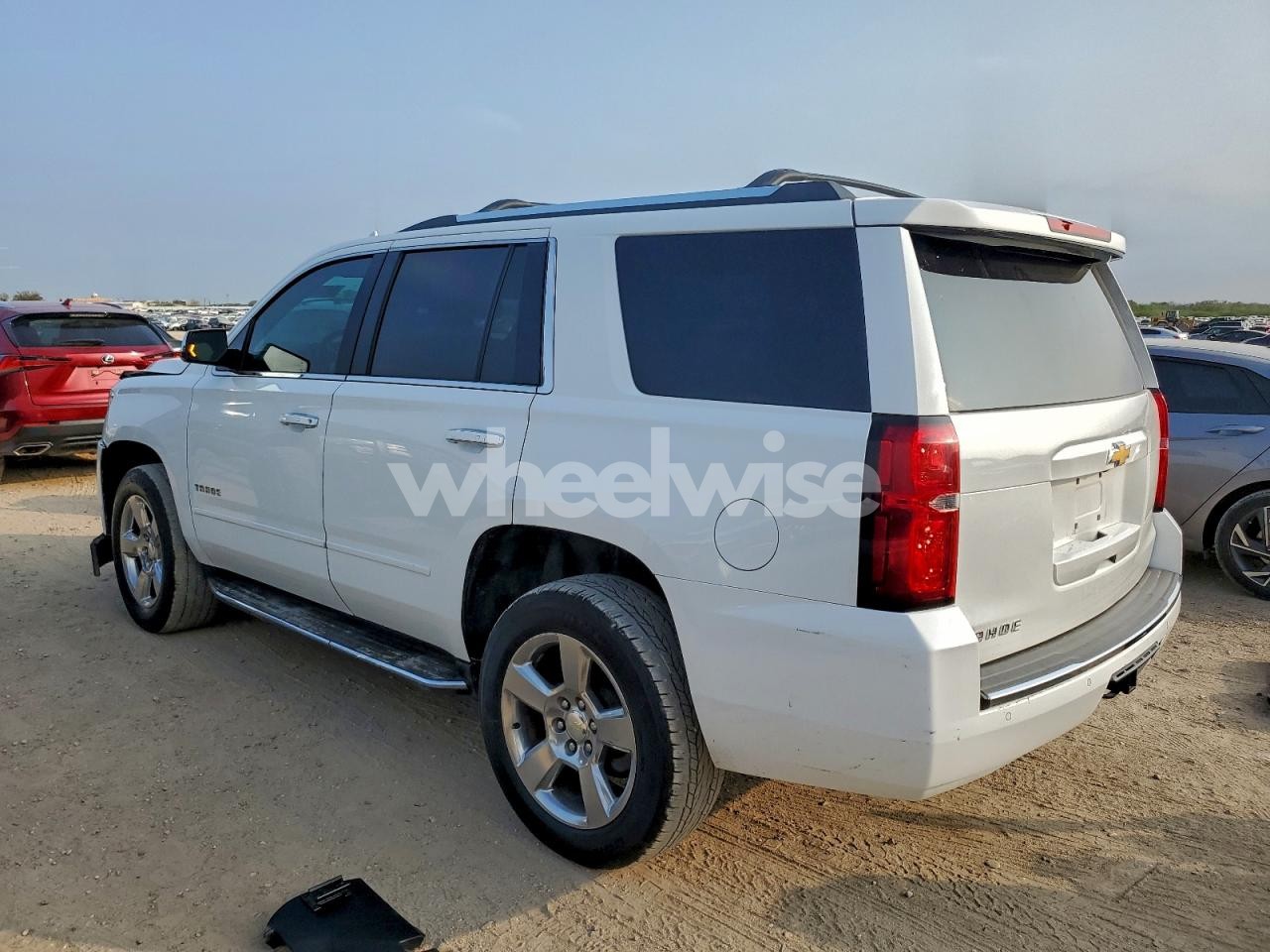 Photo 2 of 2018 CHEVROLET TAHOE K1500 PREMIER (VIN 1GNSKCKC6JR129649)