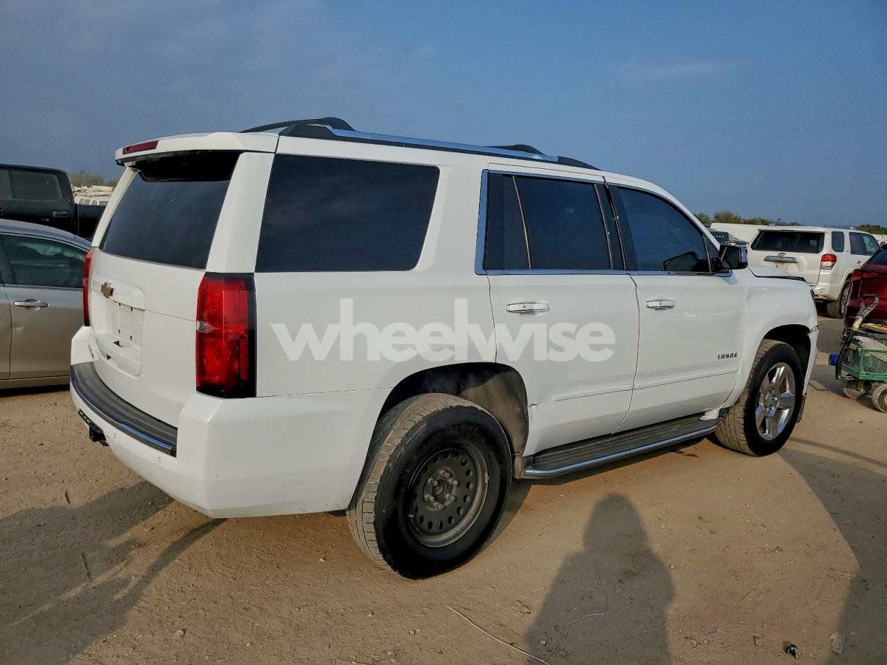 Photo 3 of 2018 CHEVROLET TAHOE K1500 PREMIER (VIN 1GNSKCKC6JR129649)