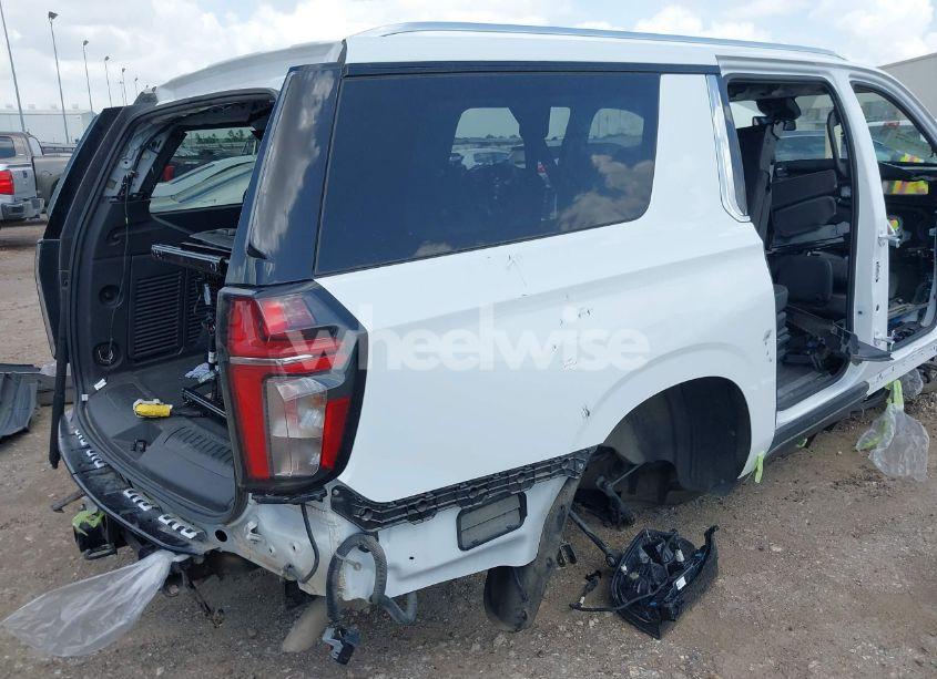 Photo 4 of 2024 Chevrolet Suburban 4WD LT (VIN 1GNSKCKD0RR229749)