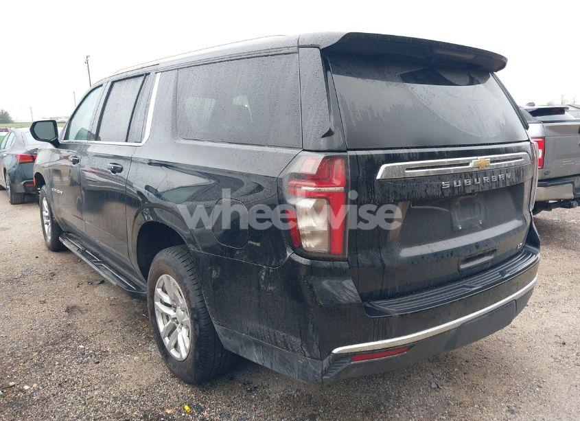 Photo 3 of 2022 Chevrolet Suburban 4WD LT (VIN 1GNSKCKD1NR161813)