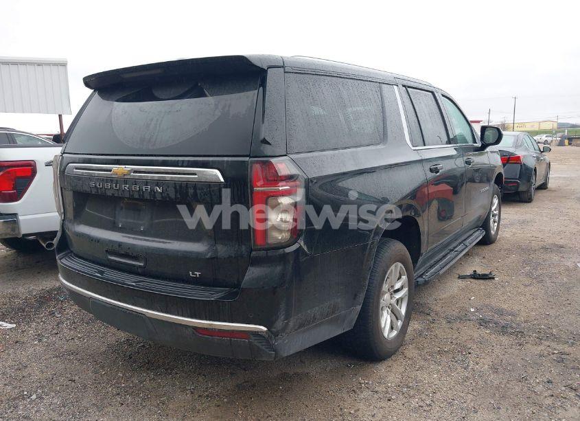 Photo 4 of 2022 Chevrolet Suburban 4WD LT (VIN 1GNSKCKD1NR161813)