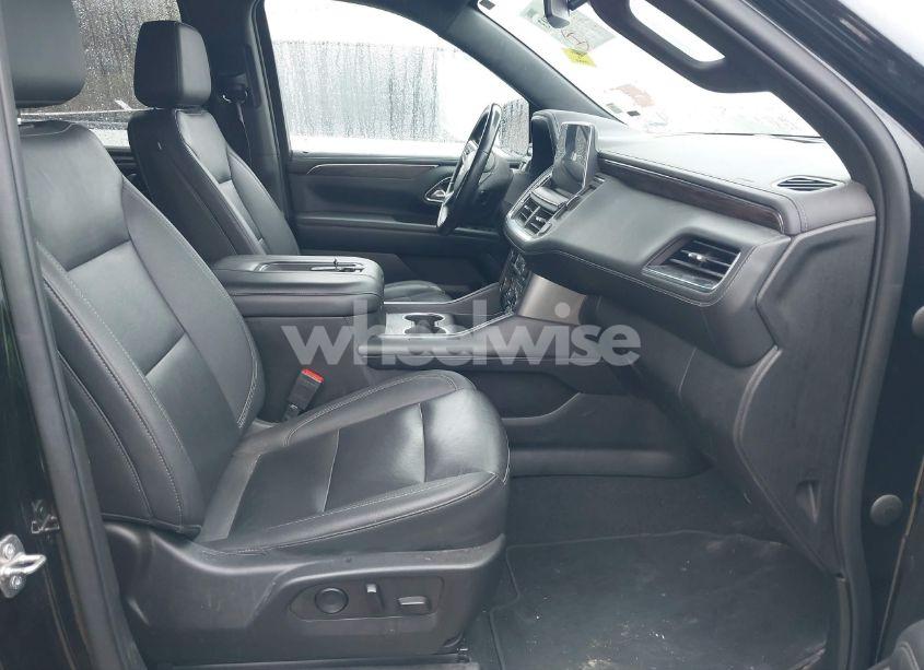 Photo 5 of 2022 Chevrolet Suburban 4WD LT (VIN 1GNSKCKD1NR161813)