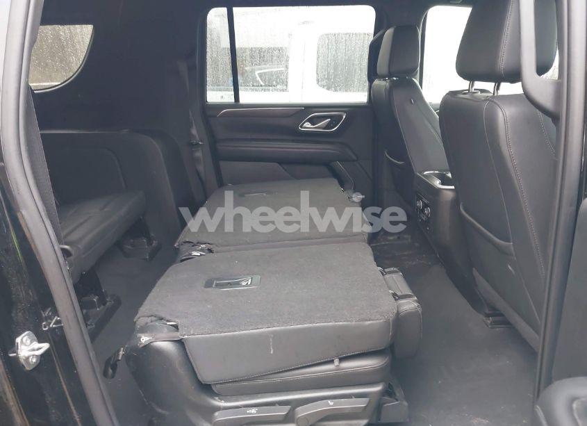 Photo 8 of 2022 Chevrolet Suburban 4WD LT (VIN 1GNSKCKD1NR161813)