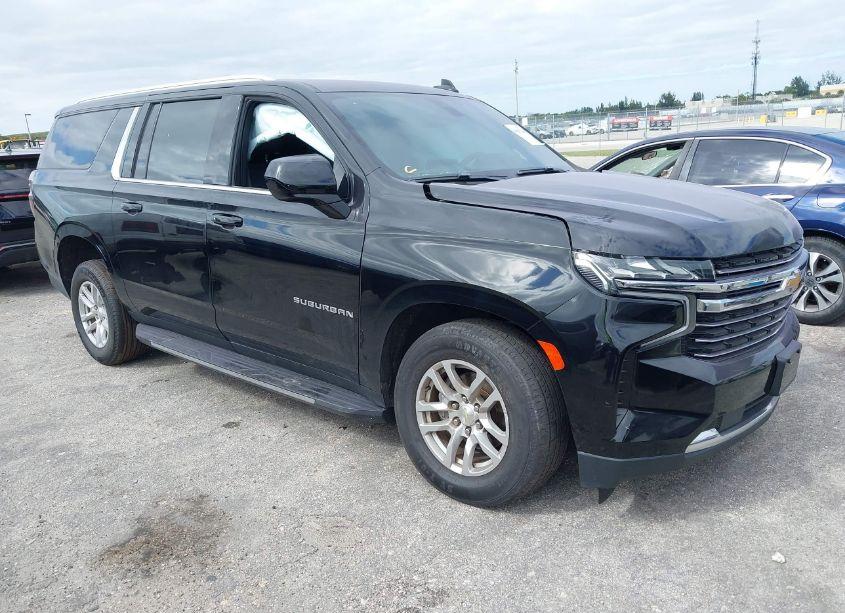 2021 Chevrolet Suburban 4WD LT (VIN 1GNSKCKD2MR261997) main photo