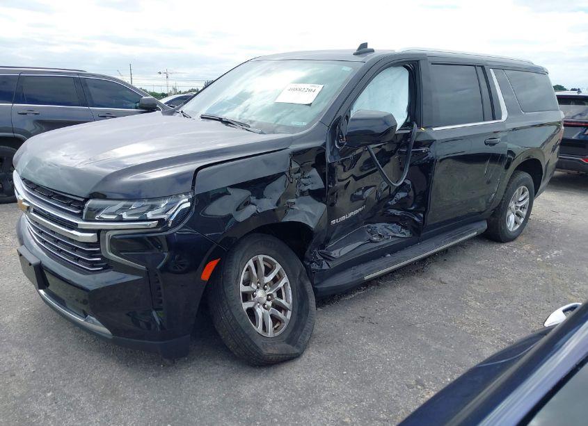 Photo 2 of 2021 Chevrolet Suburban 4WD LT (VIN 1GNSKCKD2MR261997)