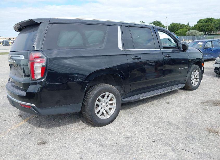 Photo 4 of 2021 Chevrolet Suburban 4WD LT (VIN 1GNSKCKD2MR261997)
