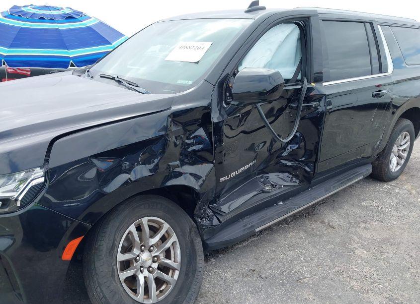 Photo 6 of 2021 Chevrolet Suburban 4WD LT (VIN 1GNSKCKD2MR261997)