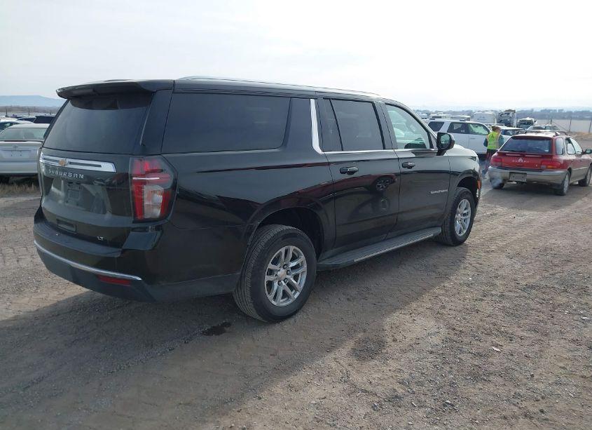 Photo 4 of 2024 Chevrolet Suburban 4WD LT (VIN 1GNSKCKD3RR210676)