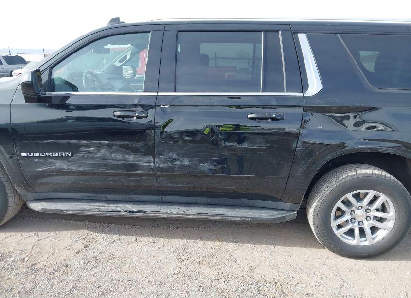 Photo 6 of 2024 Chevrolet Suburban 4WD LT (VIN 1GNSKCKD3RR210676)