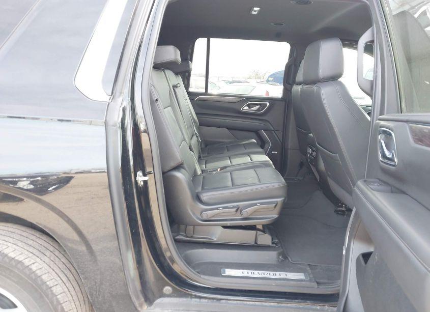 Photo 8 of 2024 Chevrolet Suburban 4WD LT (VIN 1GNSKCKD3RR210676)