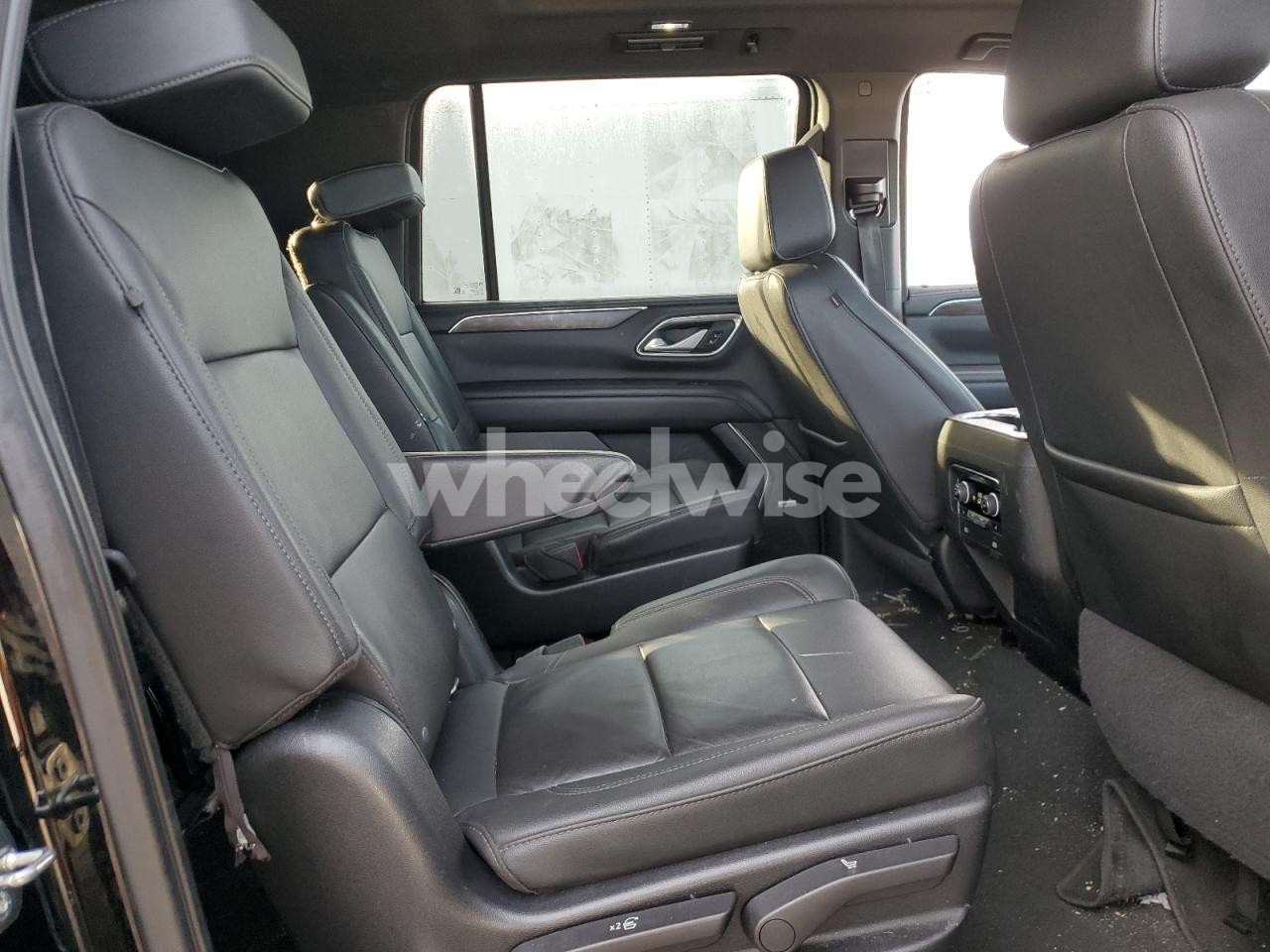 Photo 11 of 2022 CHEVROLET SUBURBAN K1500 LT (VIN 1GNSKCKD4NR230705)