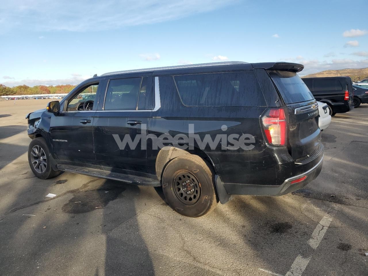 Photo 2 of 2022 CHEVROLET SUBURBAN K1500 LT (VIN 1GNSKCKD4NR230705)