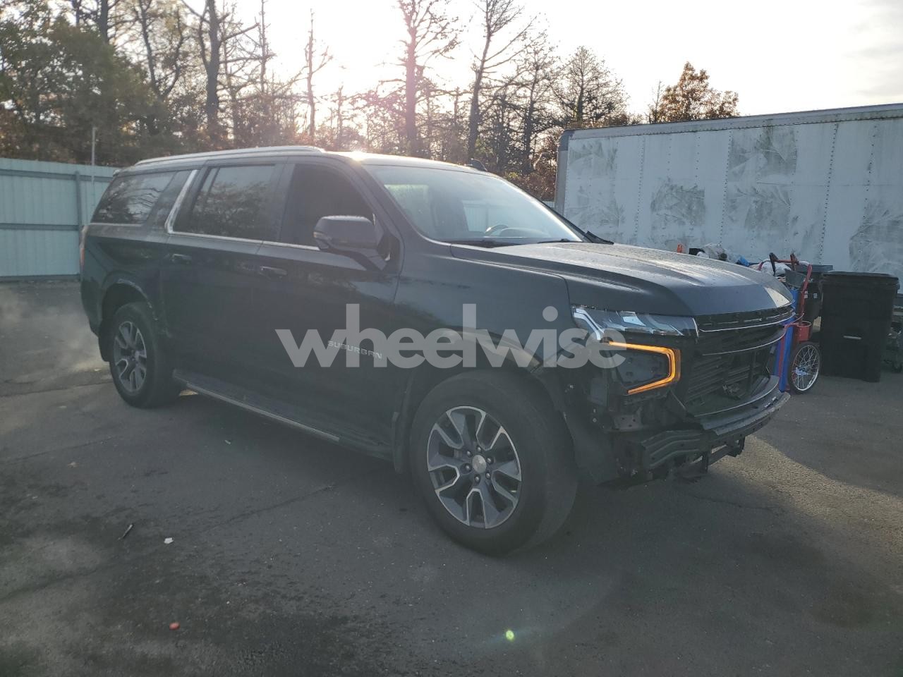 Photo 4 of 2022 CHEVROLET SUBURBAN K1500 LT (VIN 1GNSKCKD4NR230705)